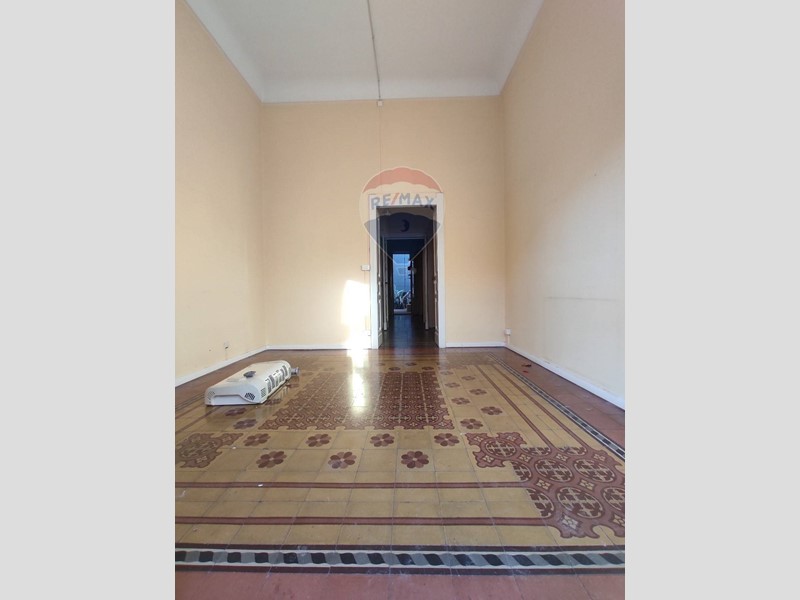 Casa Semi Indipendente in Vendita a Paternò, 75'000€, 200 m²