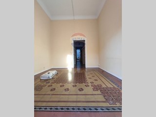 Casa Semi Indipendente in Vendita a Paternò, 75'000€, 200 m²