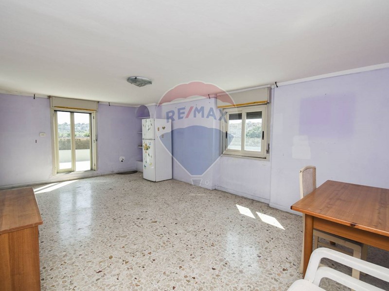Appartamento in Vendita a Catania, 125'000&euro;, 129 m²