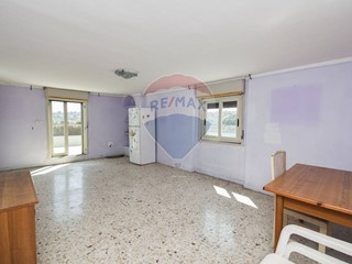Appartamento in Vendita a Catania, 125'000&euro;, 129 m²