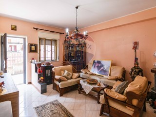 Trilocale in Vendita a Aci Catena, 79'000€, 82 m²