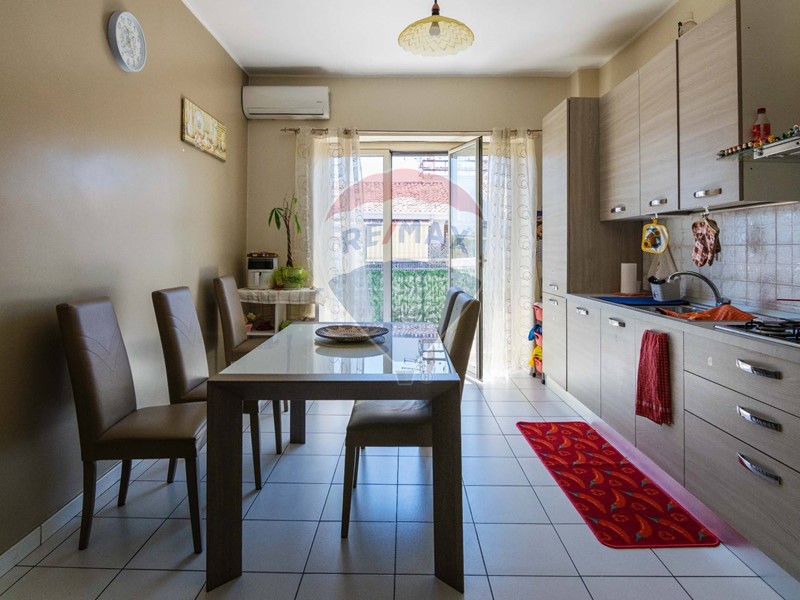 Quadrilocale in Vendita a Catania, 99'000&euro;, 90 m²