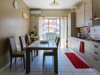 Quadrilocale in Vendita a Catania, 99'000&euro;, 90 m²