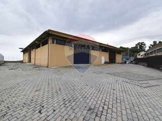 Immobile commerciale in Vendita a Motta Sant'Anastasia, 2'100'000€, 1400 m²