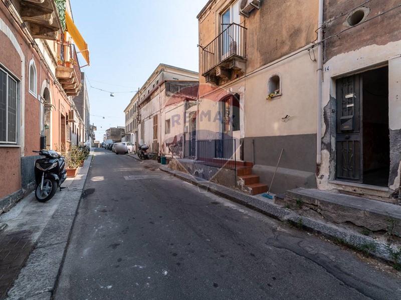 Casa Indipendente in Vendita a Catania, 104'000&euro;, 160 m²