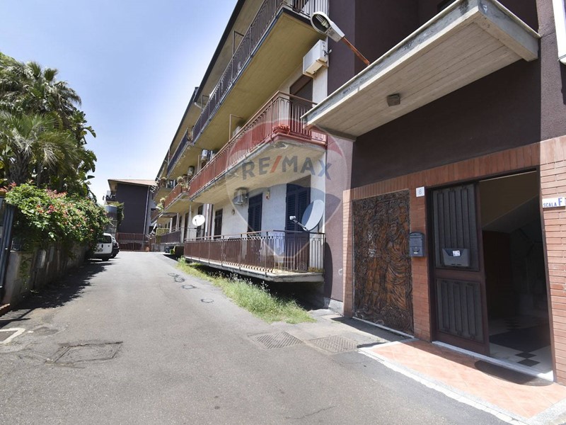 Quadrilocale in Vendita a Aci Sant'Antonio, 110'000€, 110 m²