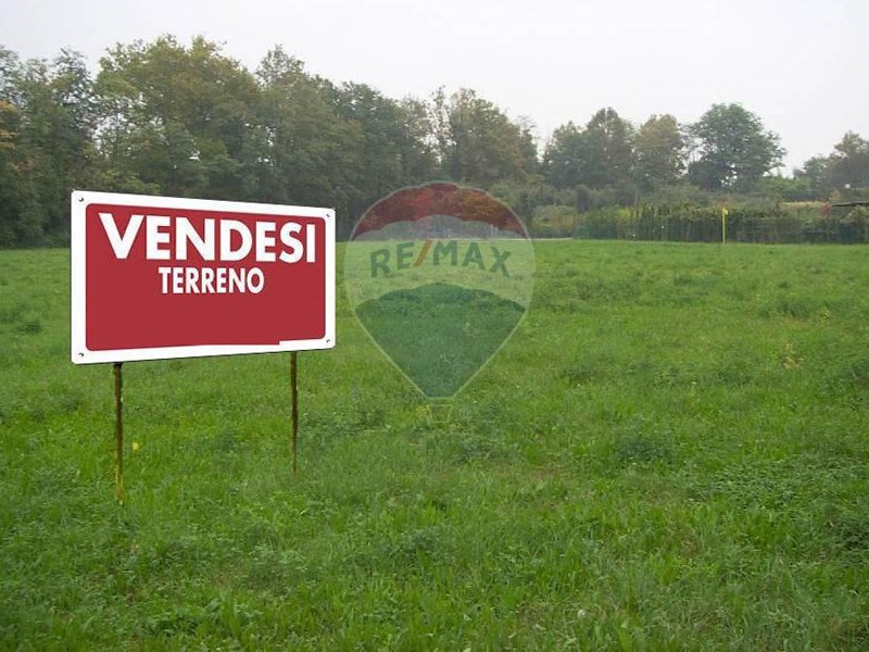 Terreno agricolo in Vendita a Caronno Pertusella, 66'000€, 4400 m²