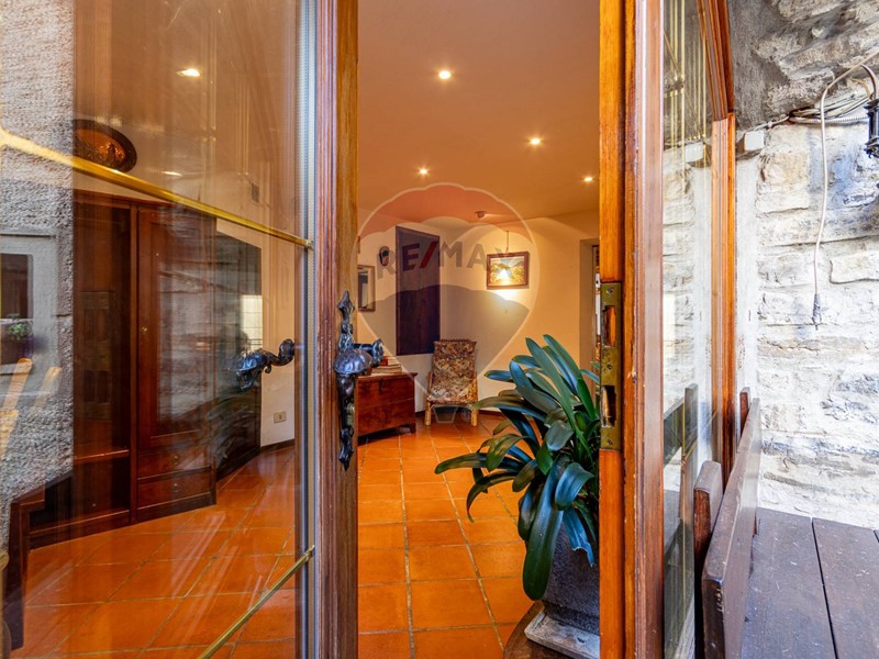 Appartamento in Vendita a Ponna, 99'000€, 219 m²