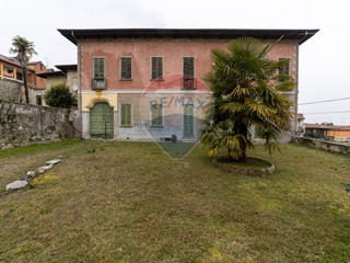 Villa in Vendita a Mercallo, 1'050'000€, 375 m²