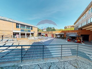 Ufficio in Vendita a Pavia, 76'000€, 63 m²