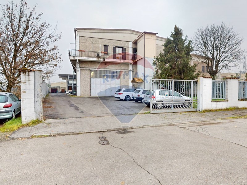 Capannone in Vendita a Truccazzano, 800'000€, 1430 m²