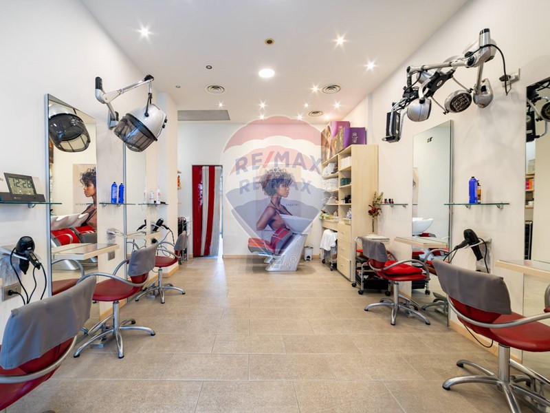 Negozio in Vendita a Milano, 120'000€, 27 m²