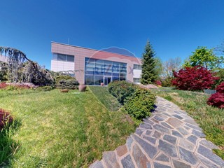 Capannone in Vendita a Nole, 590'000€, 1380 m²