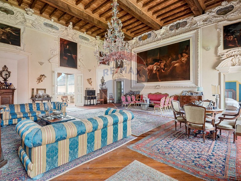 Casa Semi Indipendente in Vendita a Piacenza, 2'500'000€, 700 m²