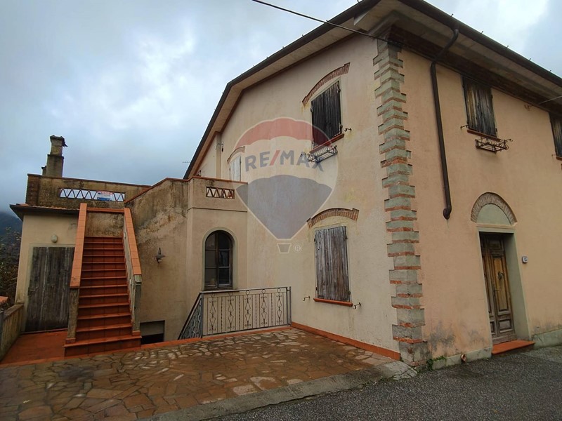 Casa Indipendente in Vendita a Seravezza, 180'000&euro;, 480 m²