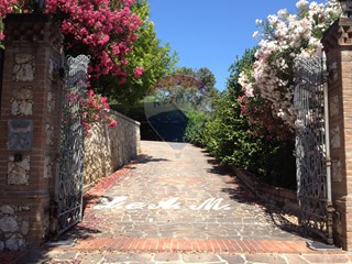 Villa in Vendita a Camaiore, 525'000&euro;, 320 m²