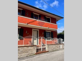 Casa Semi Indipendente in Vendita a Massarosa, 349'000€, 208 m²