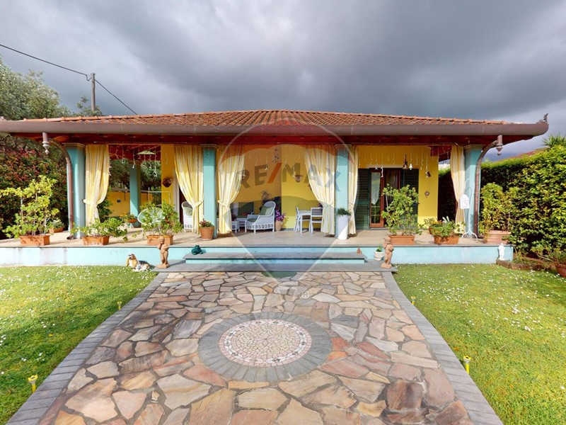 Villa in Vendita a Seravezza, 830'000&euro;, 250 m²