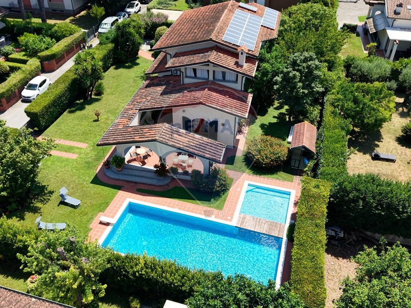 Villa in Vendita a Forte dei Marmi, 2'350'000€, 490 m²