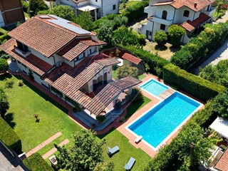Villa in Vendita a Forte dei Marmi, 2'350'000€, 490 m²