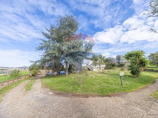 Villa in Vendita a Albano Laziale, 450'000€, 450 m²