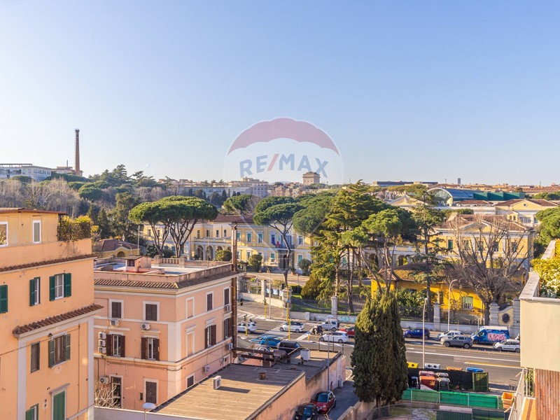 Trilocale in Vendita a Roma, 375'000€, 107 m²