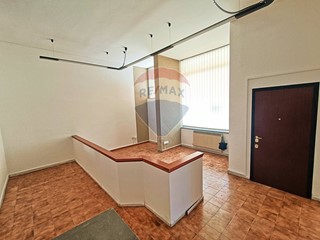 Negozio in Vendita a Terranuova Bracciolini, 170'000€, 100 m²