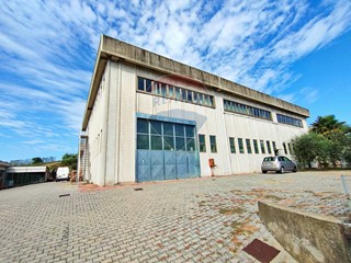 Laboratorio in Vendita a Castelfranco Piandiscò, 260'000€, 660 m²