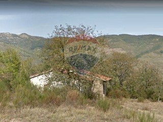 Villa in Vendita a Loro Ciuffenna, 73'000€, 79 m²