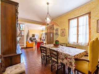 Casa Indipendente in Vendita a Figline e Incisa Valdarno, 310'000€, 247 m²