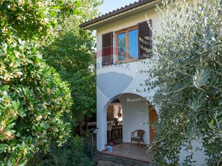 Casa Semi Indipendente in Vendita a Reggello, 299'000€, 130 m²