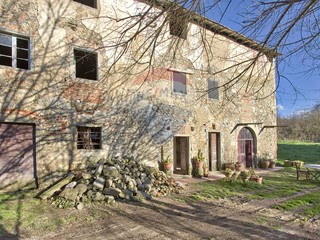Rustico in Vendita a Castelfranco Piandiscò, 216'000€, 425 m², con Box