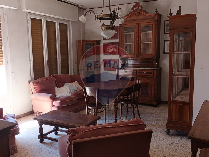 Appartamento in Vendita a Montevarchi, 141'000&euro;, 131 m²