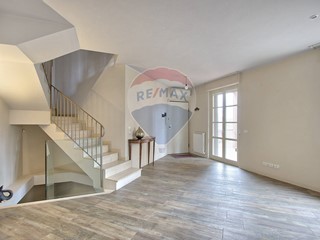 Casa Semi Indipendente in Vendita a Terranuova Bracciolini, 230'000€, 130 m²