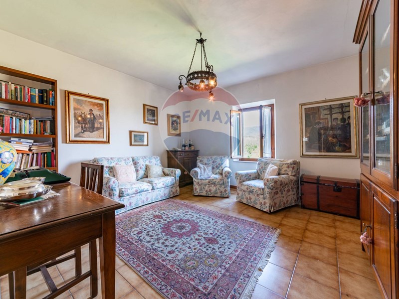 Appartamento in Vendita a Cavriglia, 108'000€, 120 m²