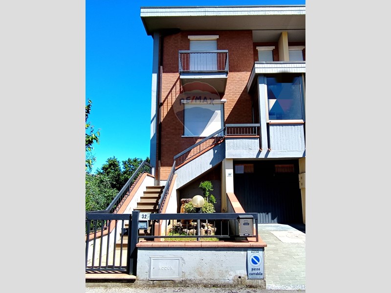 Casa Semi Indipendente in Vendita a Bucine, 300'000€, 163 m²