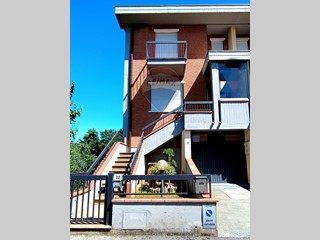 Casa Semi Indipendente in Vendita a Bucine, 300'000€, 163 m²