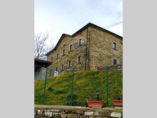 Casa Semi Indipendente in Vendita a Chiusi della Verna, 149'000€, 253 m²