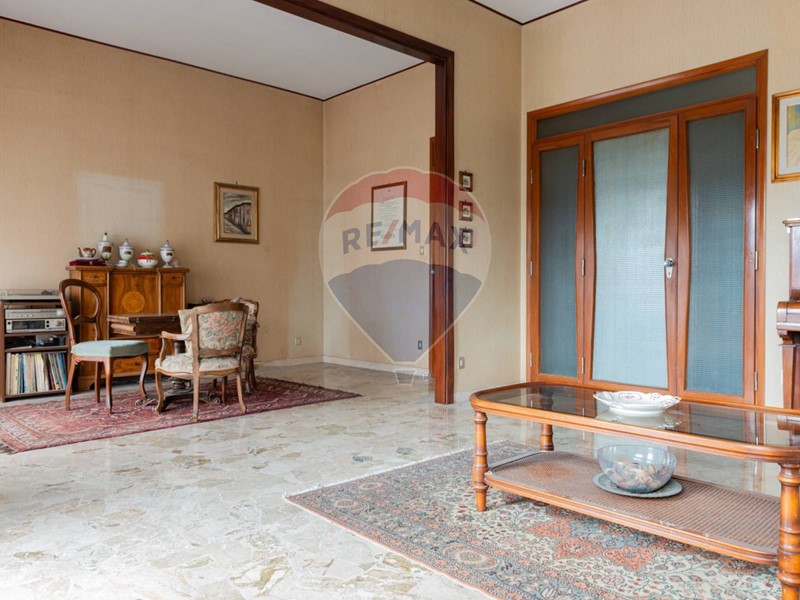 Appartamento in Vendita a Figline e Incisa Valdarno, 320'000€, 290 m²