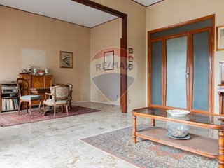 Appartamento in Vendita a Figline e Incisa Valdarno, 320'000€, 290 m²