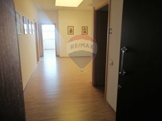 Ufficio in Affitto a Montevarchi, 900&euro;, 90 m²