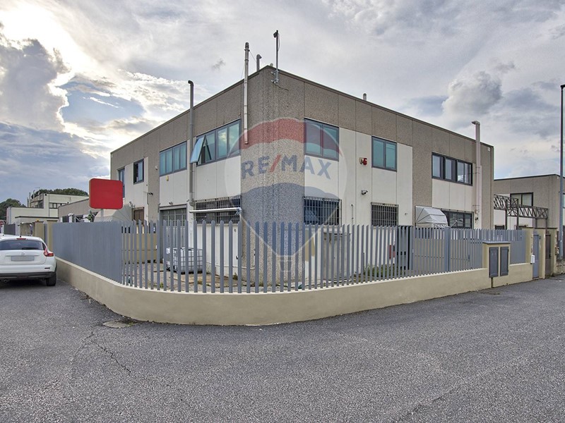 Laboratorio in Vendita a Arezzo, 245'000€, 230 m²