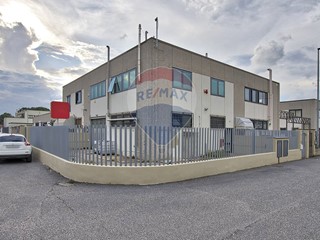 Laboratorio in Vendita a Arezzo, 245'000€, 230 m²