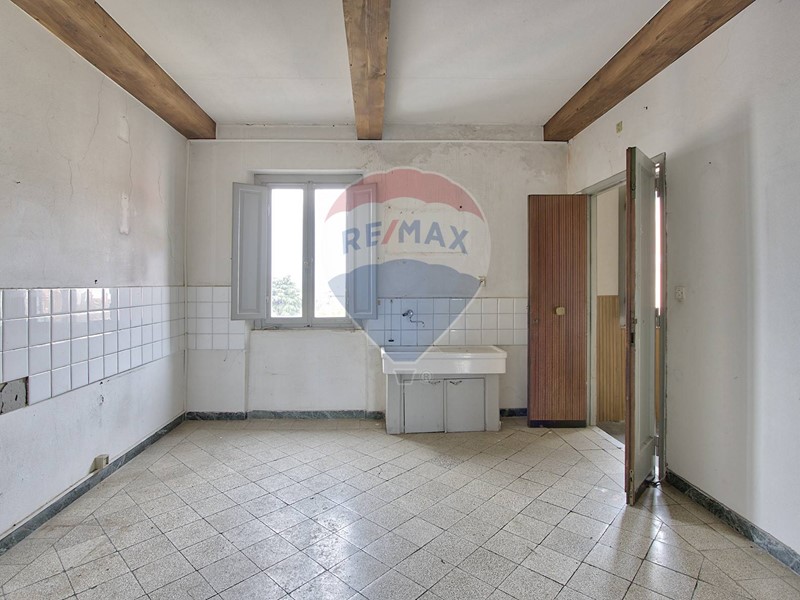 Trilocale in Vendita a Castiglion Fiorentino, 68'000€, 106 m²