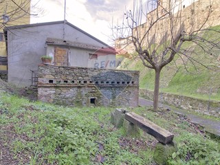 Casa Semi Indipendente in Vendita a Arezzo, 89'000€, 130 m²