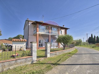 Casa Indipendente in Vendita a Civitella in Val di Chiana, 235'000€, 200 m²