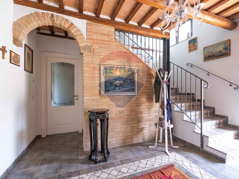 Rustico in Vendita a Cupramontana, 329'000€, 270 m²