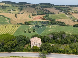 Casa Indipendente in Vendita a Osimo, 249'000&euro;, 900 m²