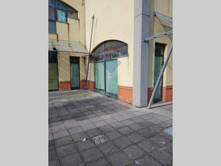 Negozio in Vendita a Montemarciano, 75'000€, 90 m²
