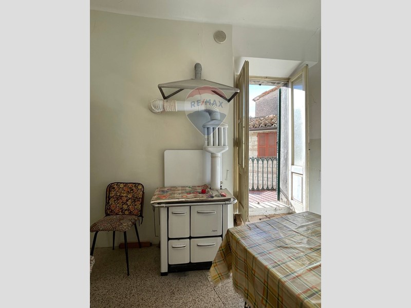 Quadrilocale in Vendita a Arcevia, 19'000€, 52 m²